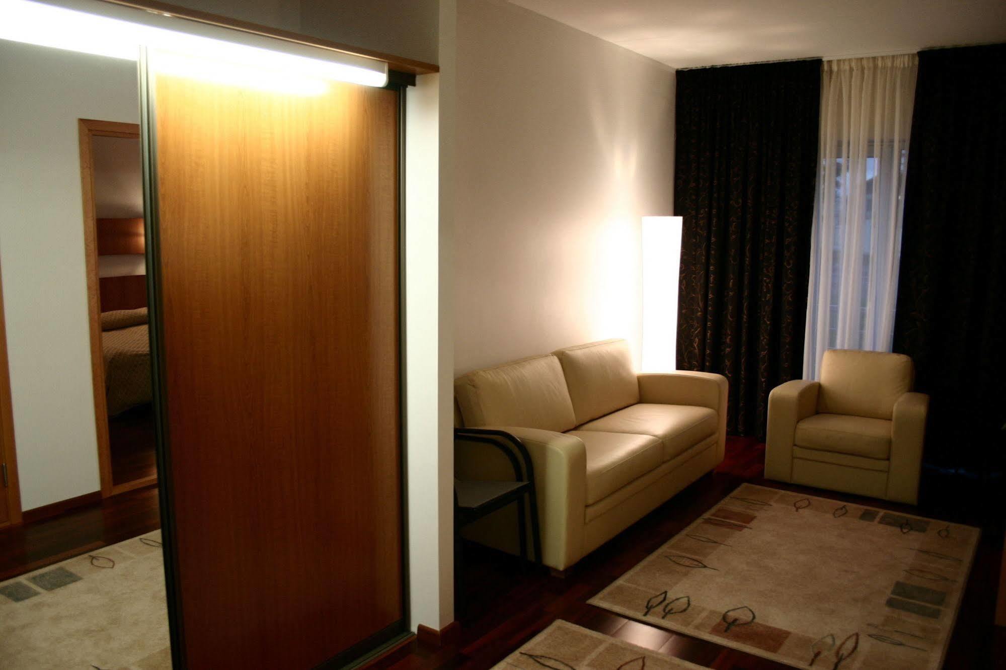 Raadimoisa Hotell Tartu Exterior foto